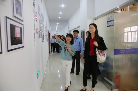 嘉興團(tuán)市(shi)委(wei)黨組帶隊(duì)參觀黨群服務(wu)中(zhong)心