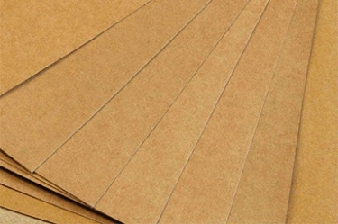 印刷用(yong)牛皮紙分(fēn)切時要注意的(de)問題